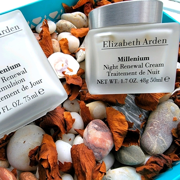 Moisturizing Cream - Picture 2 of 3